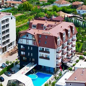 Grand Pogradec Tushemisht